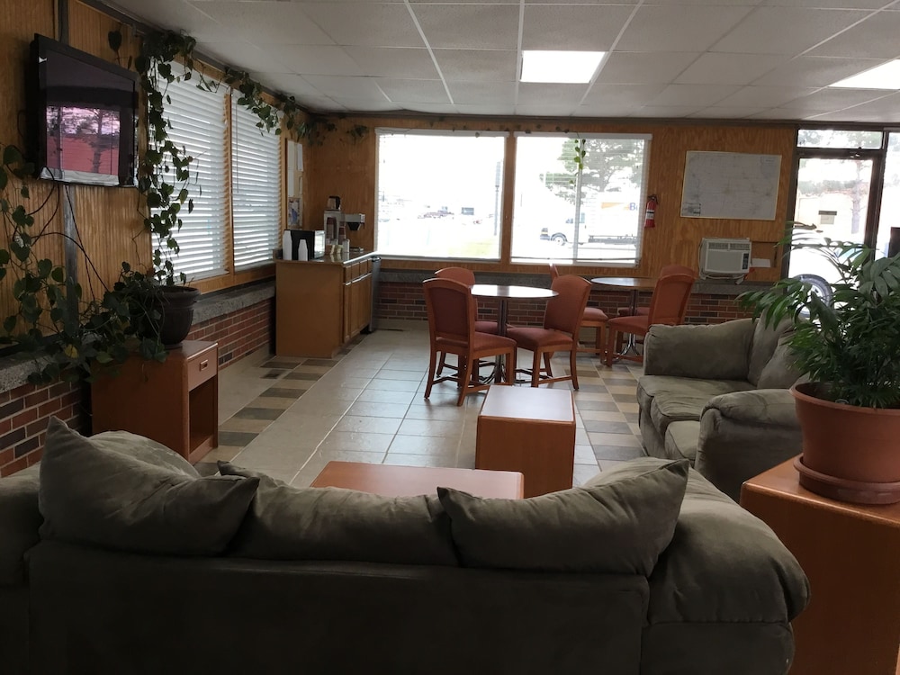 Book Budget Inn Motel Storm Lake In Hotels Budget Inn Motel Storm Lake Lobby Sitting Area