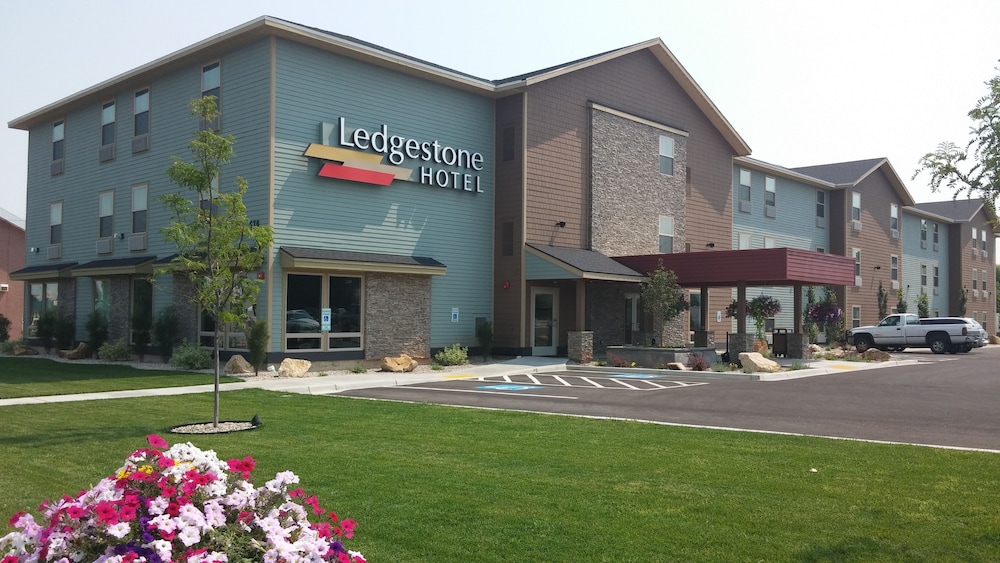 Book Ledgestone Hotel Vernal In Hotels Ledgestone Hotel Vernal