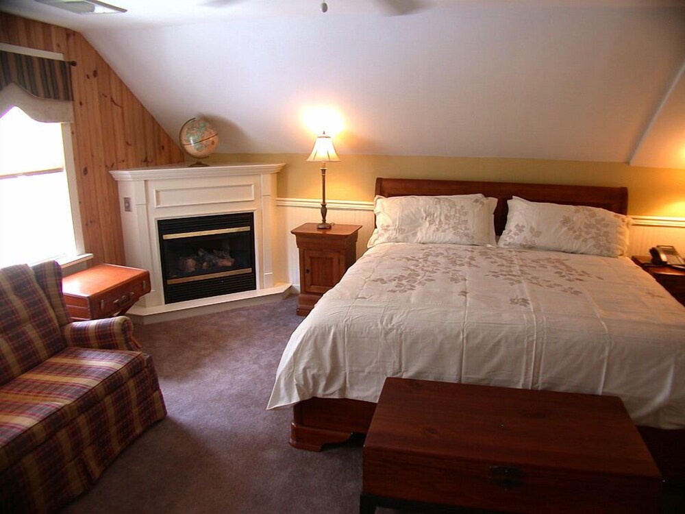 マウンテントップ ロッジ アット レイク ナオミ ポコノ パインズ の宿泊予約 ホテルズドットコム