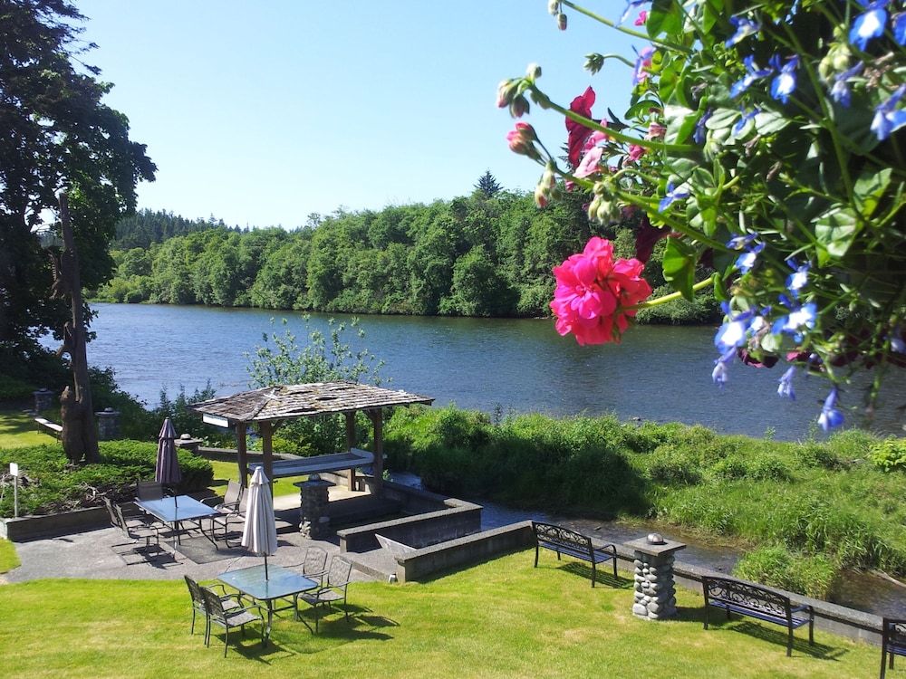 Book Campbell River Lodge By Riverside In Hotels Campbell River Lodge By Riverside