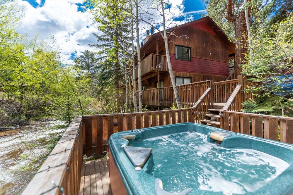 Book Ponderosa Lodge in Estes Park