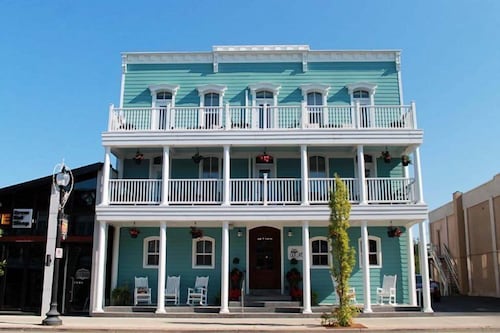 Book The Grove Hotel In Kingsville Hotels The Grove Hotel Kingsville