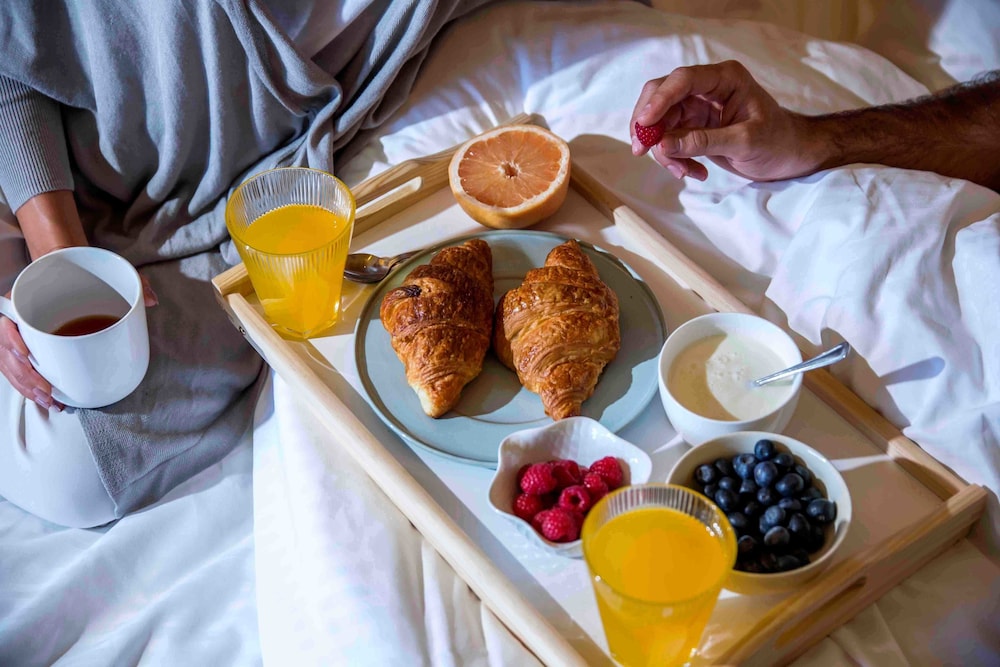 拉荷亚套房酒店, 贝鲁特, 客房送餐