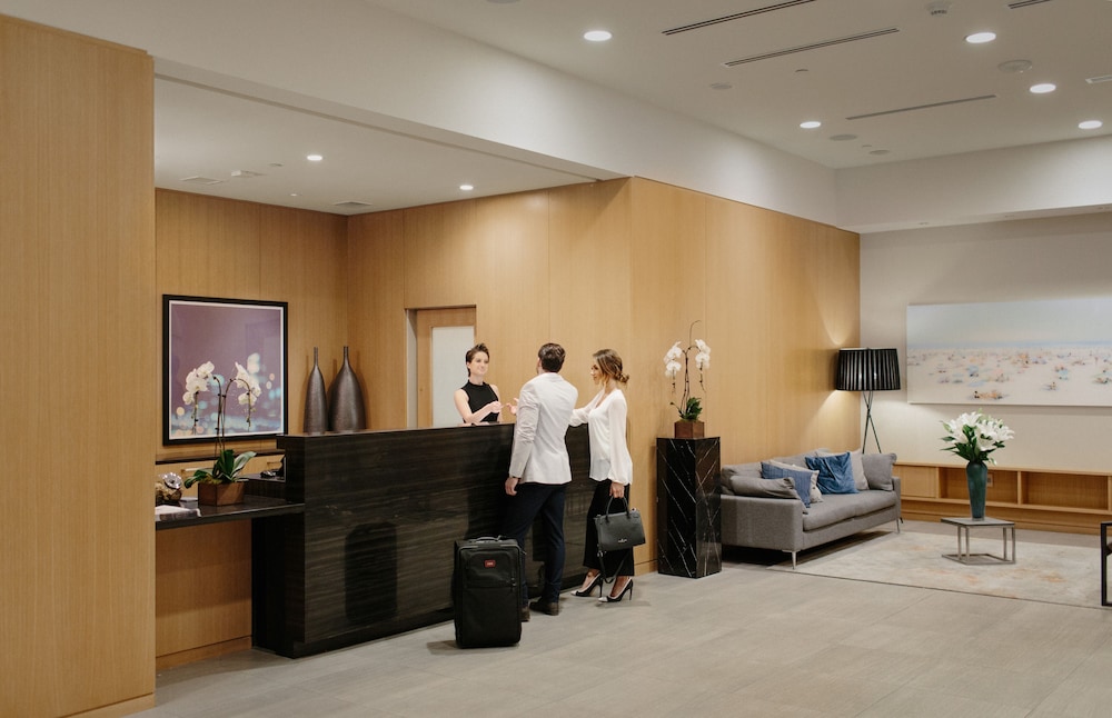 顶级带家具公寓, 洛杉矶, 前台