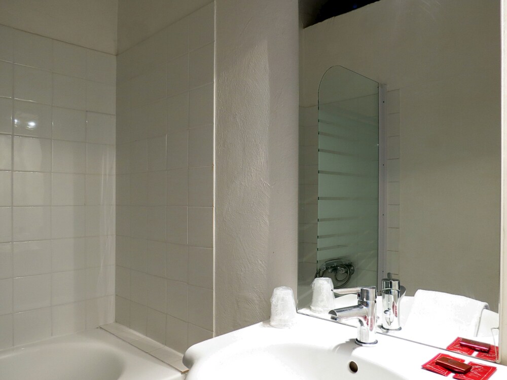 Hotel De La Citadelle Sisteron France Sisteron Hotel Discounts Hotels Com