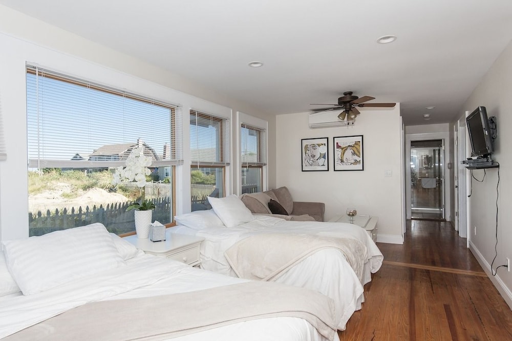 Book The Palms Hotel Fire Island in Ocean Beach