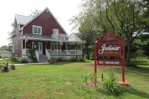 Gite La Maison Du Jardinier Venise En Quebec Hotels Com Gite La Maison Du Jardinier Venise En Quebec Hotels Com