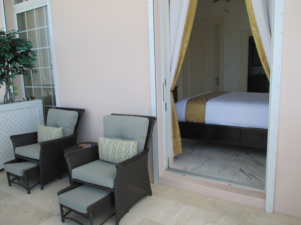 Book Ocean West Boutique Hotel, Nassau, Bahamas