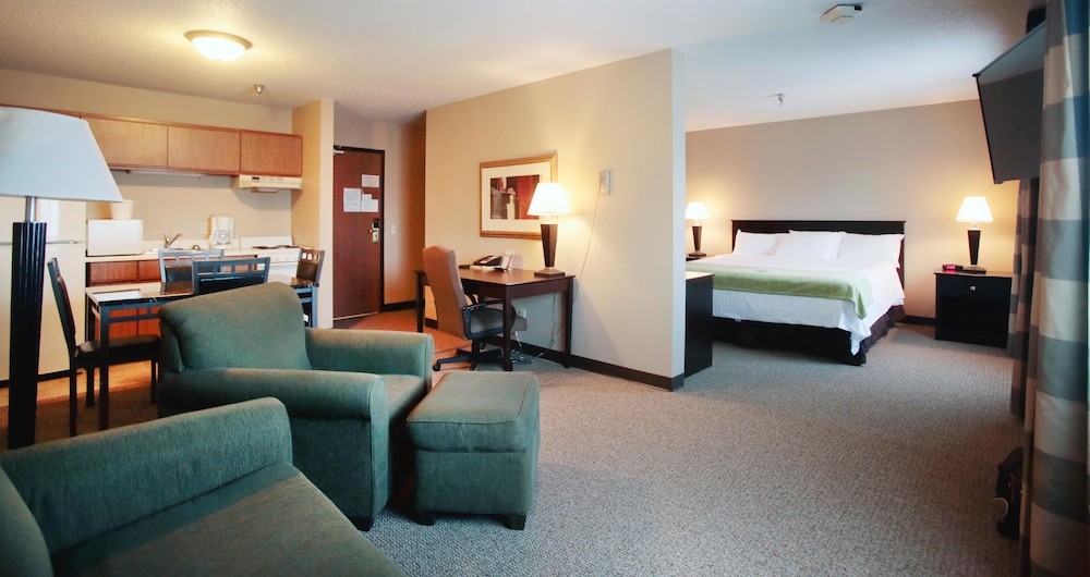 Book Scandia Hotel In Fargo Hotels Scandia Hotel Fargo Executive Suite 1 King Bed With Sofa Kitchen