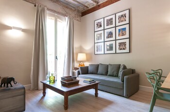 Barselona bölgesindeki Weflating Suites Sant Antoni Market resmi