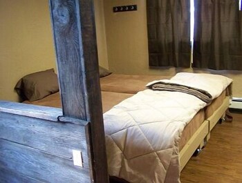 破幅双层房汽车旅馆