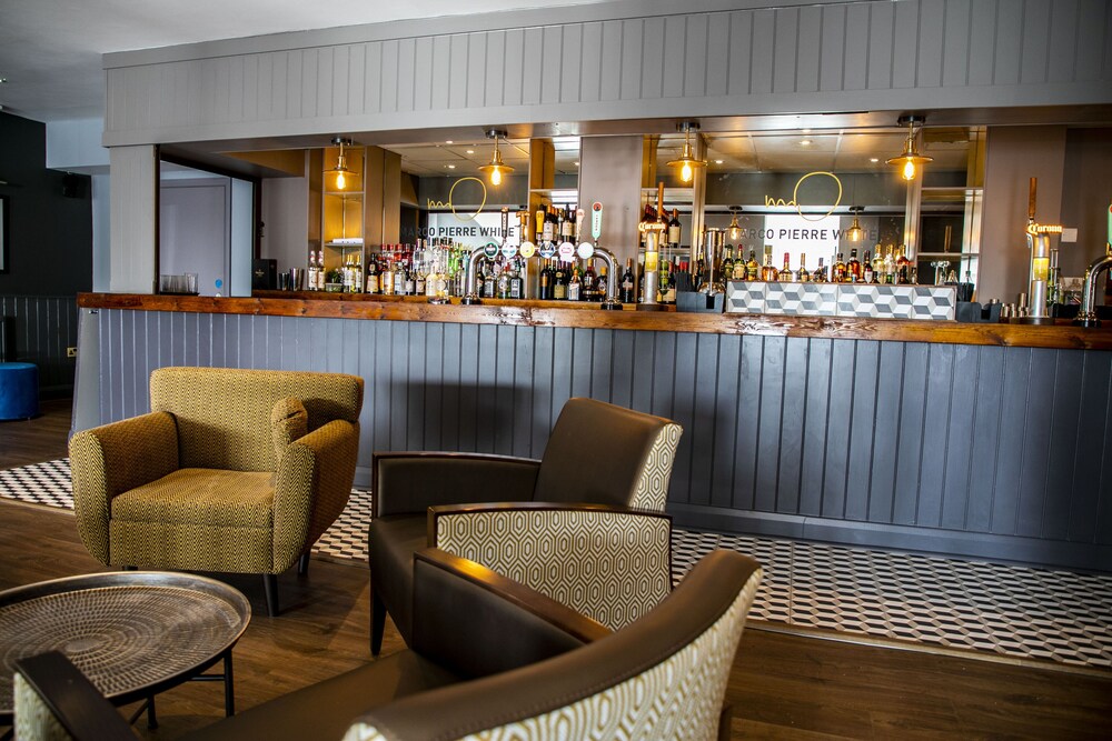 The Stones Hotel, Salisbury Info, Photos, Reviews Book at