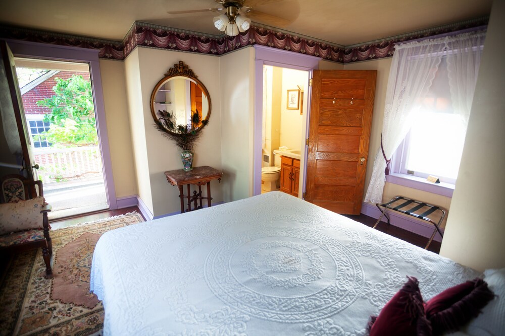 Book Candlelight Inn Bed Breakfast In Ronks Hotels Com