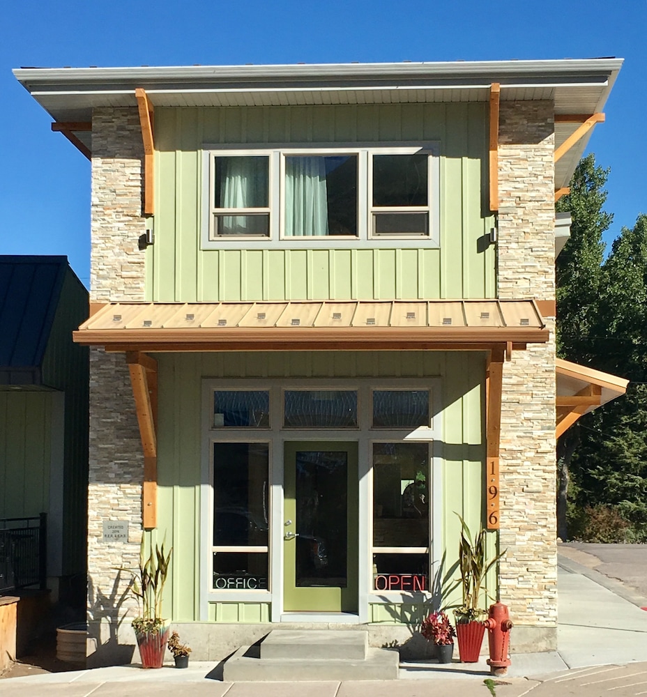 Book Aura Soma Lava, Lava Hot Springs, Idaho