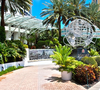Фото Private Ocean Condos at Trump Sunny Isles в в Санни-Айлс-Бич