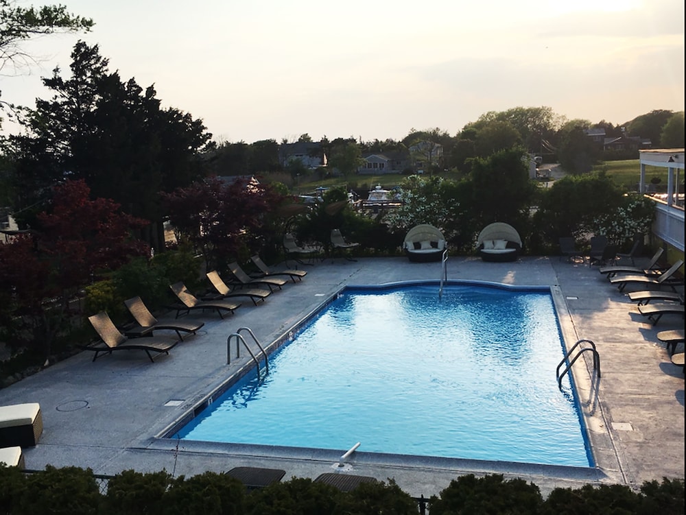 Book Baywatch Hotel Marina In Hampton Bays Hotels Baywatch Hotel Marina Hampton Bays Outdoor Pool
