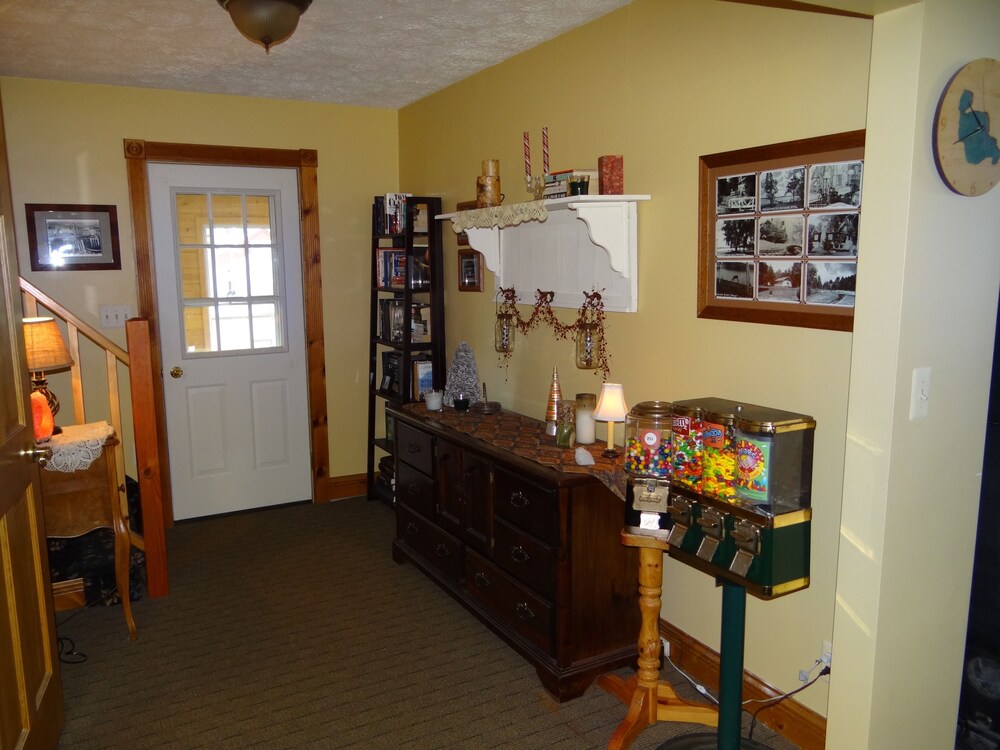 Book Sunset Resort In Houghton Lake Hotels Sunset Resort Houghton Lake Interior Entrance