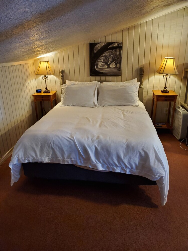 Book Grist Mill Inn In Monticello Hotelscom