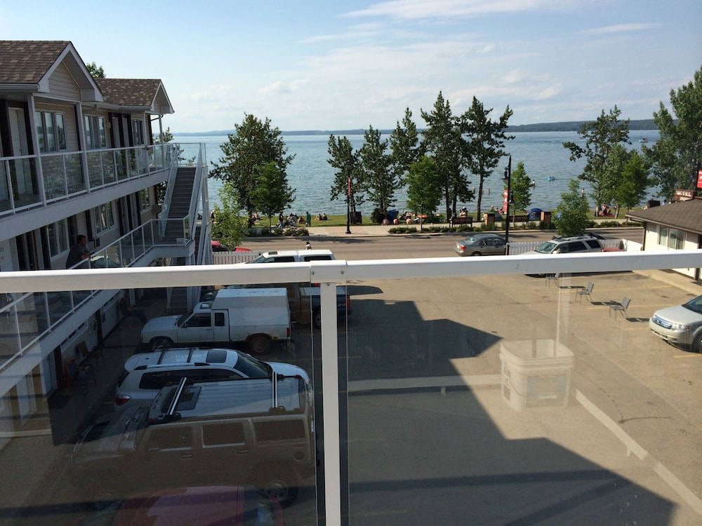 Book Rac Lodge In Sylvan Lake Hotels Rac Lodge Sylvan Lake