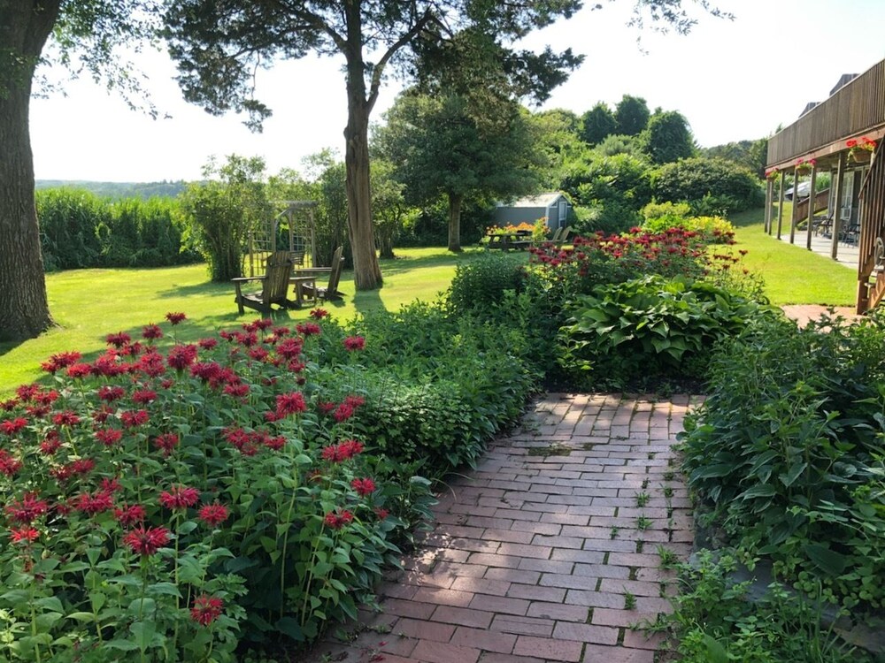 Book Spring Garden Inn In East Sandwich Hotelscom