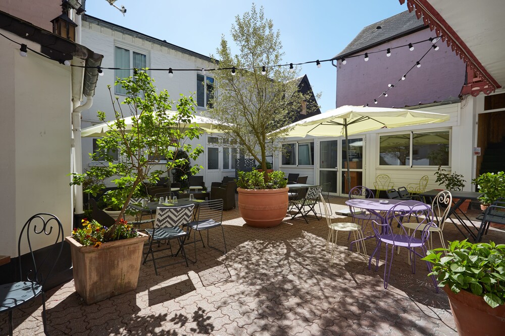 Book The Originals Boutique Hotel La Colonne De Bronze Saint Valery Sur Somme Inter Hotel In Saint Valery Sur Somme Hotels Com