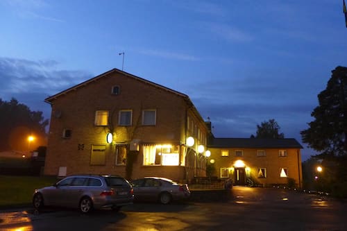 grums dating kvinna söker man rönnäng