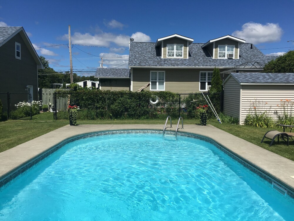 Book Motel Des Cèdres In Sherbrooke Hotels Motel Des Cèdres Sherbrooke Outdoor Pool
