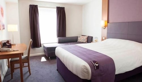 Book Premier Inn Horsham In Horsham Hotels Com