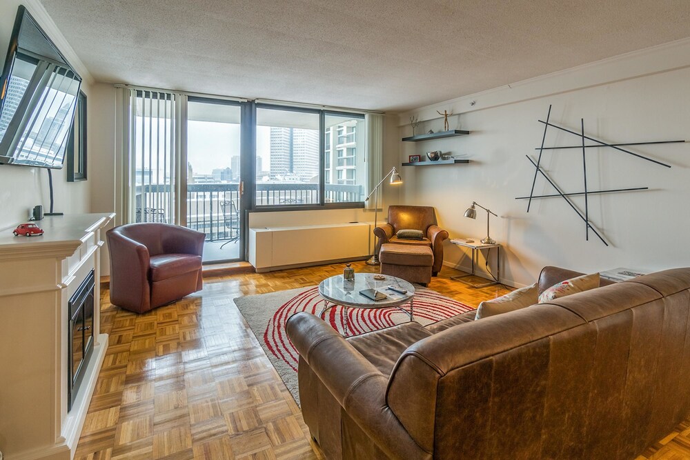 Book West End Hideaway By Vacasa In Boston Hotels West End Hideaway By Vacasa Boston Premium Apartment 1 King Bed Living