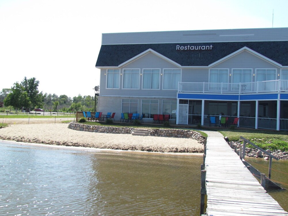 Book Lakeside Resort And Conference Center In Houghton Lake Hotelscom