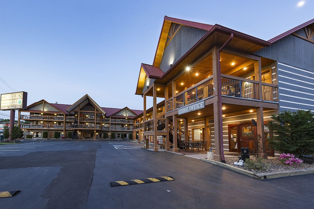 Book Timbers Lodge in Pigeon