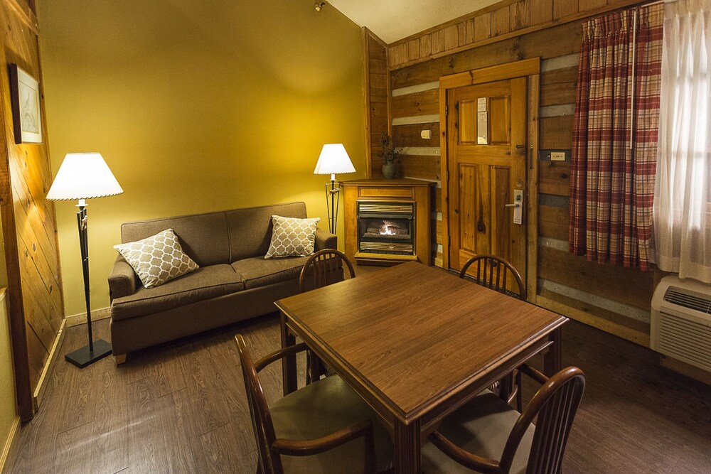 Book Timbers Lodge In Pigeon Forge Hotels Timbers Lodge Pigeon Forge