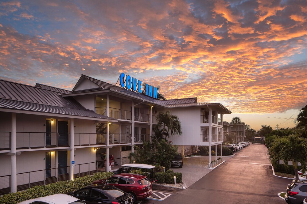 Cove Inn On Naples Bay Naples And Vicinity Info Photos Reviews Book At Hotels Com