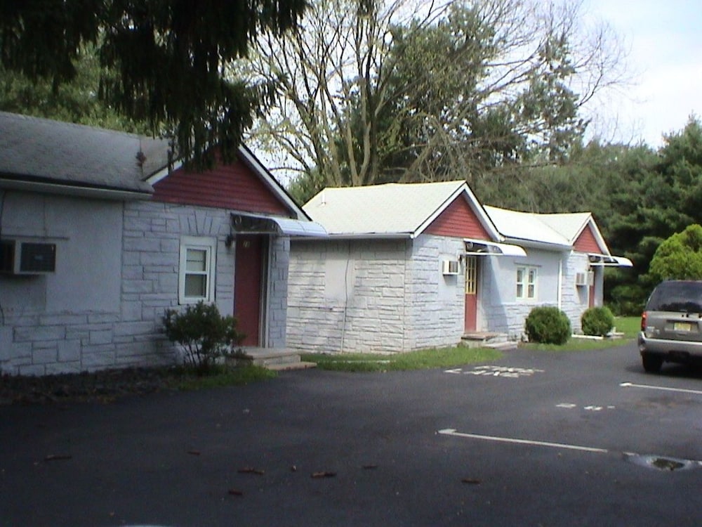 Book Red Mill Inn Motel In Branchburg Hotels Red Mill Inn Motel Branchburg Cottage Guest Room