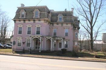 Top 10 Hamilton Hotels Near Colgate University New York