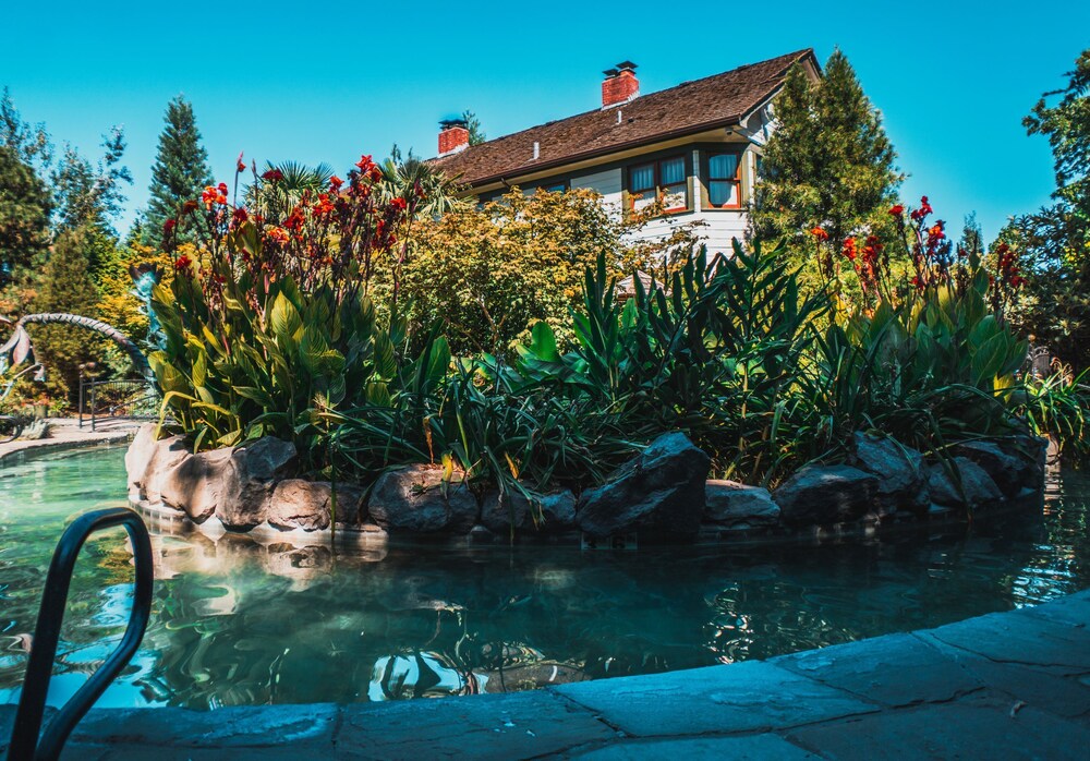 Book McMenamins Edgefield in Troutdale