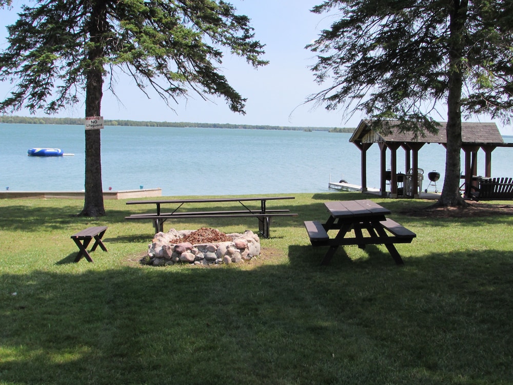 Grand Lake Resort In Presque Isle Book On Hotels Grand Lake Resort Presque Isle