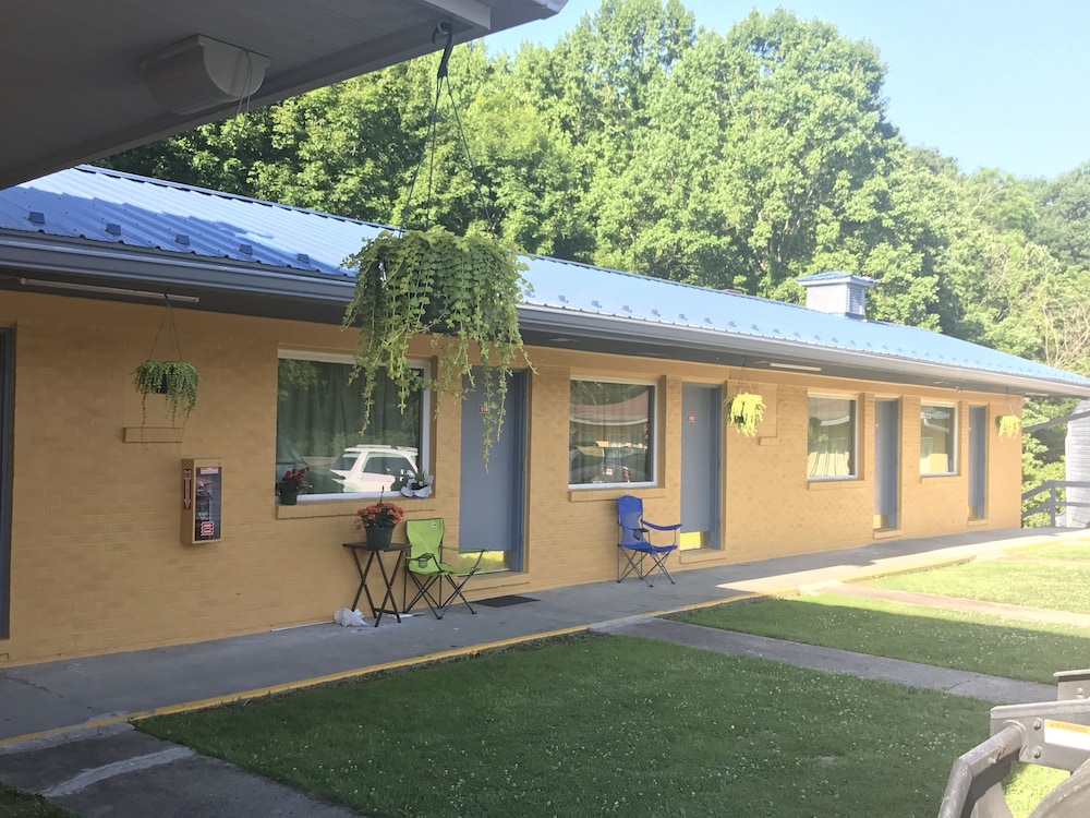 Book Greystone Motel In Hillsboro Hotels Greystone Motel Hillsboro Exterior