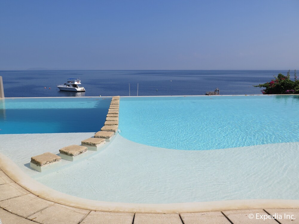 Book Aiyanar Beach And Dive Resort In Mabini Hotels Aiyanar Beach And Dive Resort Mabini Infinity Pool