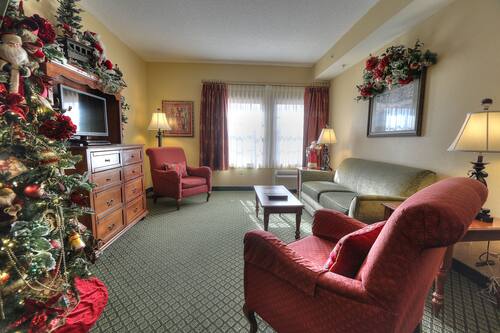 Book The Inn At Christmas Place In Pigeon Forge Hotels Com Christmas Inn In Pigeon Forge Tennessee