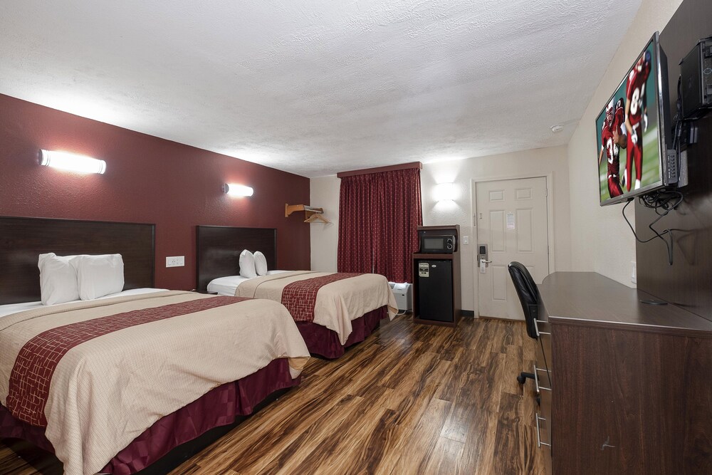 Red Door Apartments Starkville Ms Take Advantage Of Our Convenient Location And Many Amenities Everything You Need In One Place Pic Tools