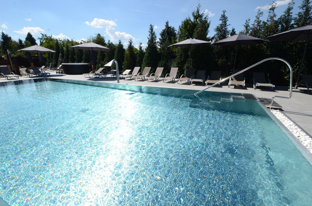 Hotel Aura Design Garden Pool Cakovice Hotels Com