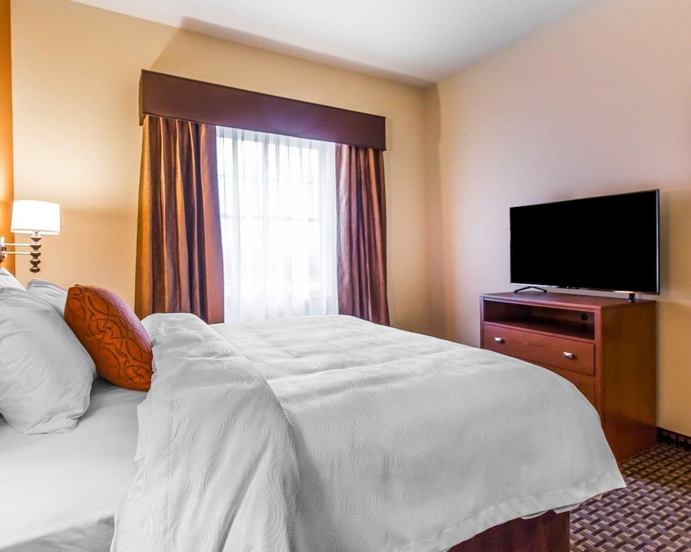 Book Mainstay Suites Stanley In Hotels Mainstay Suites Stanley Efficiency 1 King Bed With Sofabed Non Smoking
