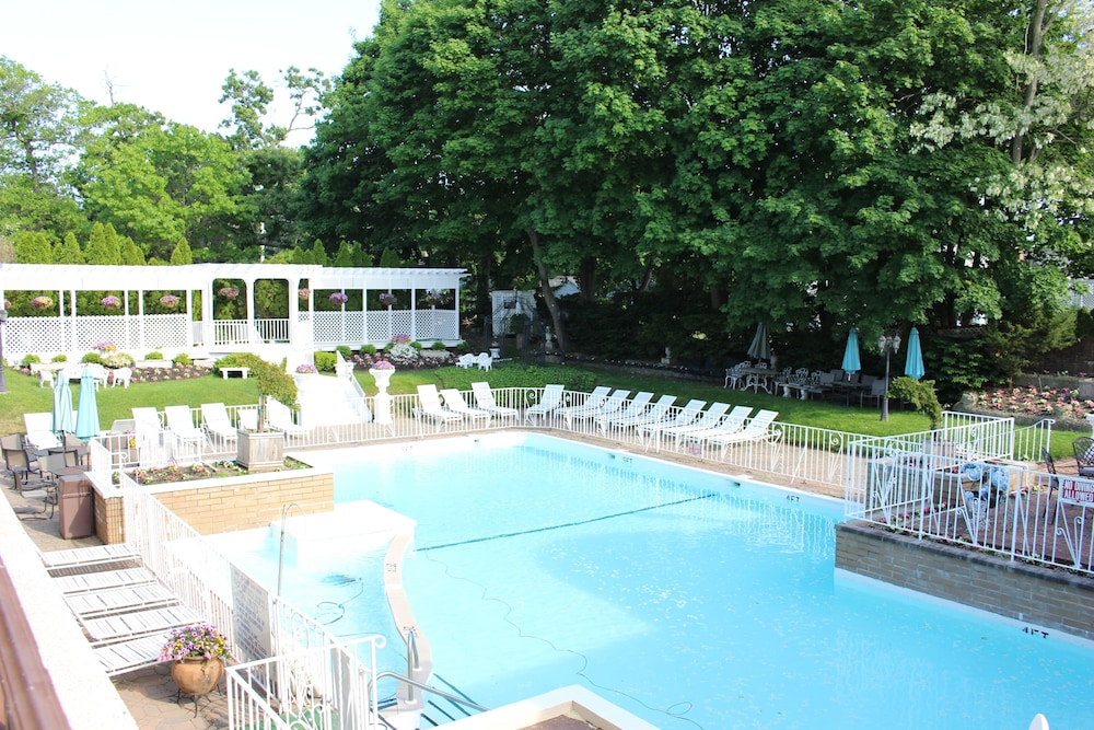Book The Shore Club in Spring Lake