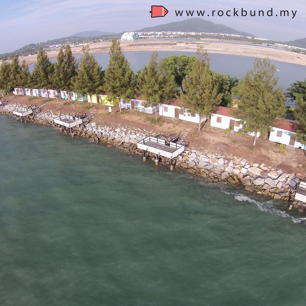 Rockbund Fishing Chalet Lumut Updated Price Reviews Hd Photos Hotels Com