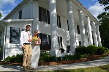 Picture of Stone Mountain Manor in Stone Mountain