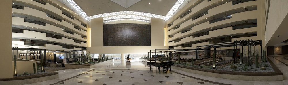 Book Sheraton Chihuahua Soberano In Hotels Sheraton Chihuahua Soberano Interior Entrance
