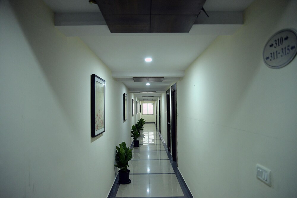 Oyo 1744 Hotel Swagath Grand Secunderabad India Oyo 1744 Hotel Swagath Grand Secunderabad Hallway