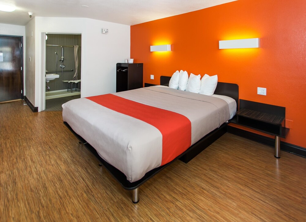 Book Motel 6 Hollywood In Los Angeles Hotelscom