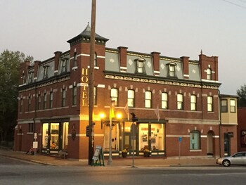Top 10 Hotels In Linn Missouri